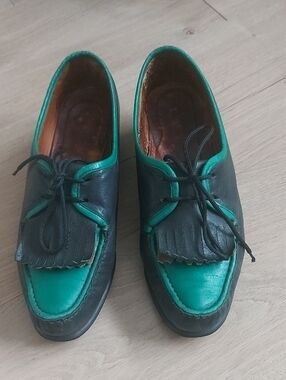 Women  Green and Black Lace-Up Leather Shoes - 8.5